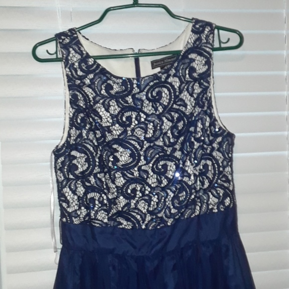 Prom dress - Picture 2 of 3